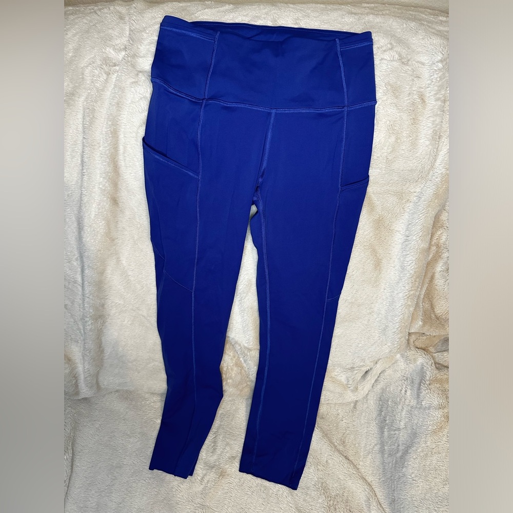 Like New Lululemon size 4 fast & free 23” leggings with pockets